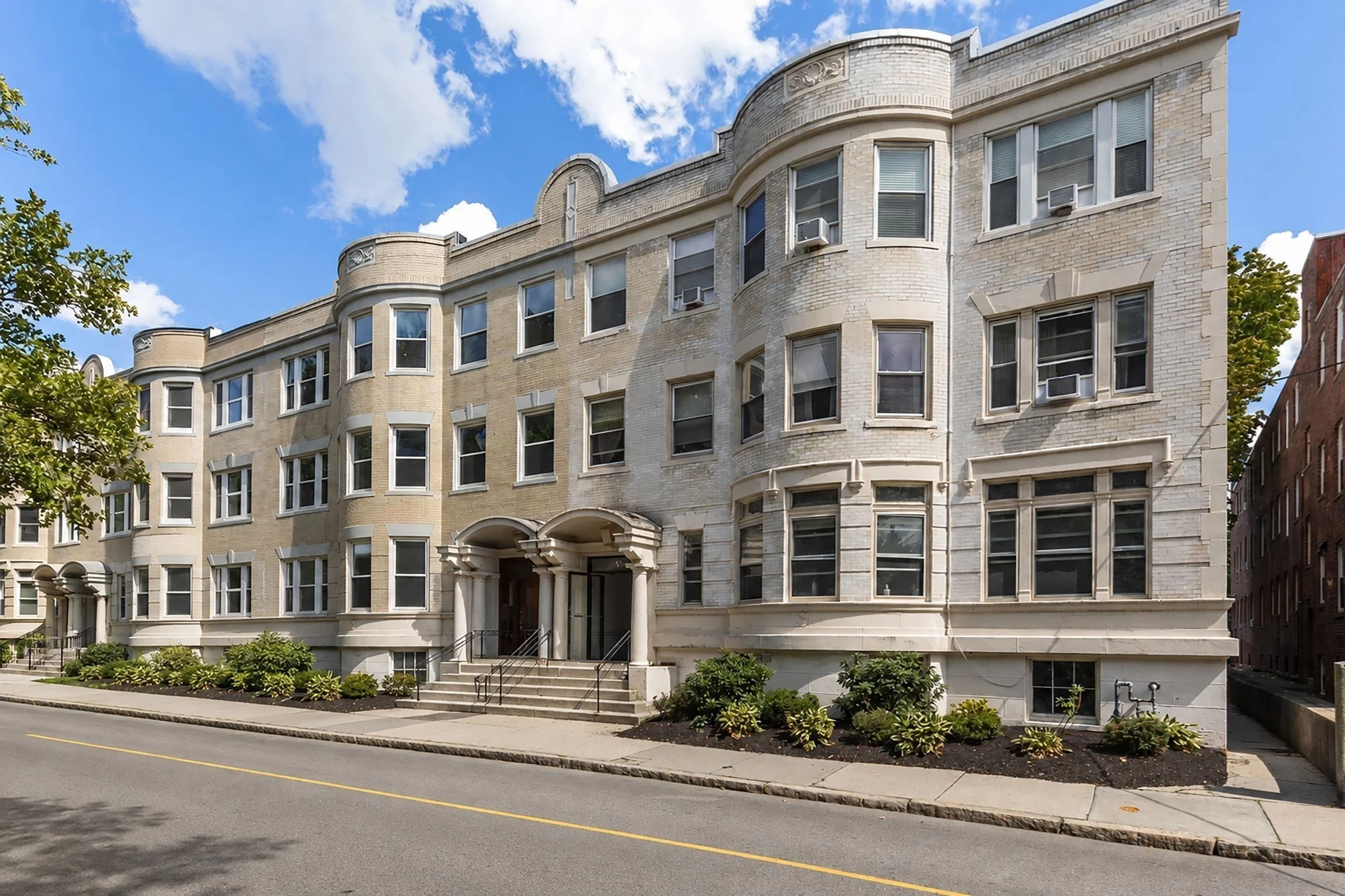 3 bed, 2 bath apartment for rent at 77 Park St Unit 2, Coolidge Corner — photo 3 of 27