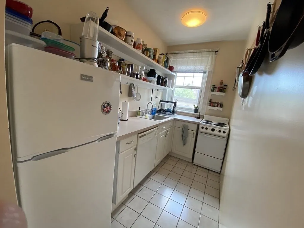 2 bed, 1 bath apartment for rent at 77 Parkman St Unit 4, North Brookline — photo 3 of 11