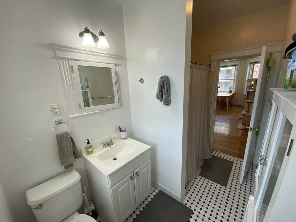 2 bed, 1 bath apartment for rent at 77 Parkman St Unit 4, North Brookline — photo 10 of 11