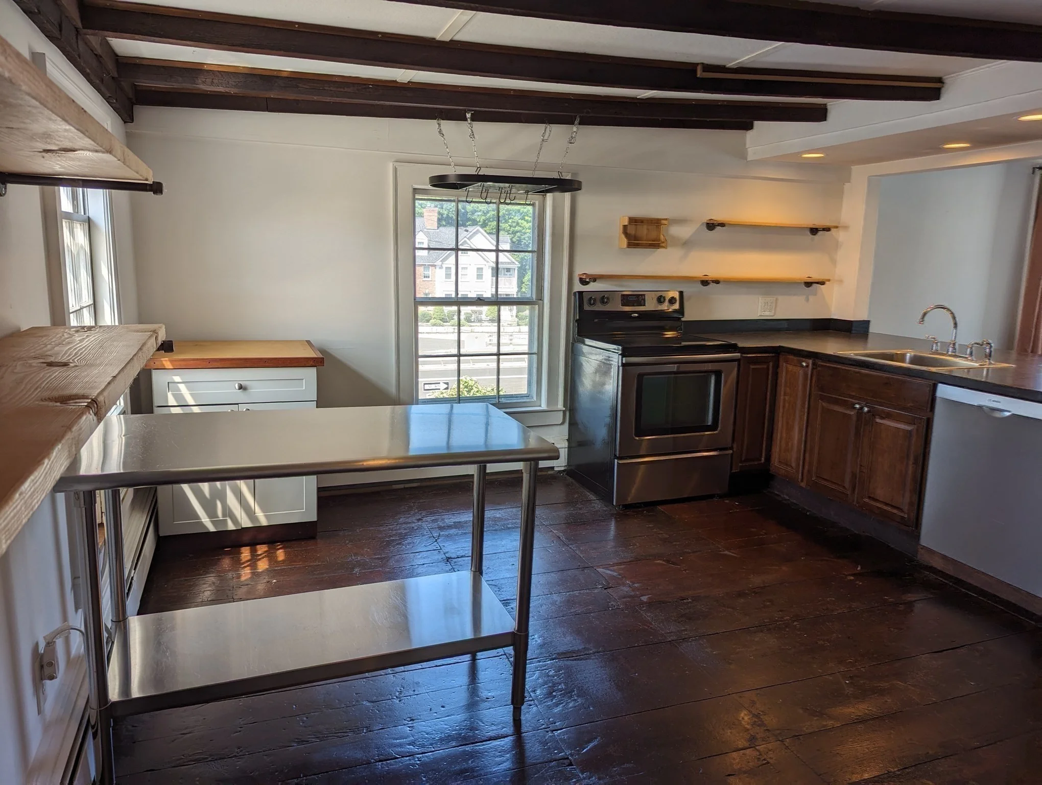 1 bed, 1 bath apartment for rent at 77 Pleasant Unit 6, Newburyport — photo 16 of 19