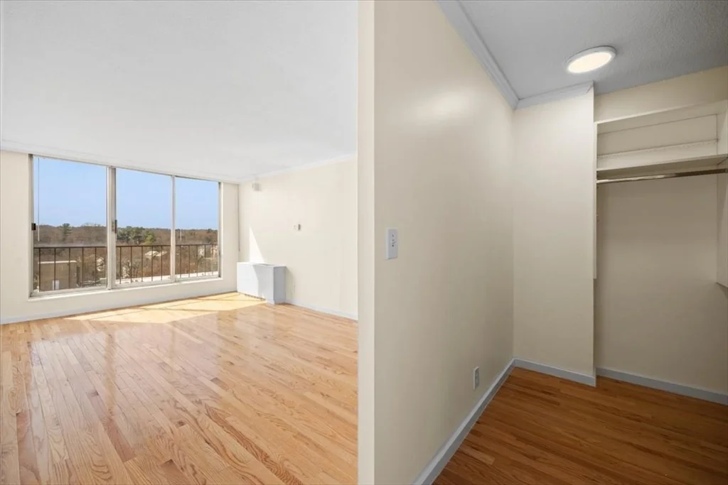 3 bed, 2 bath apartment for rent at 77 Pond Ave Unit 1402, Brookline — photo 4 of 23