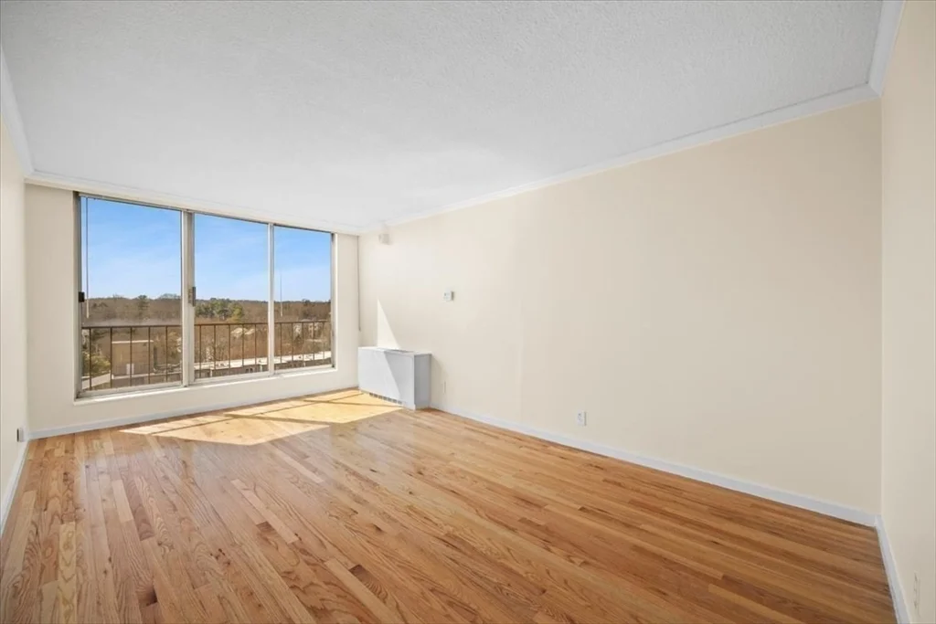 3 bed, 2 bath apartment for rent at 77 Pond Ave Unit 1402, Brookline — photo 5 of 23