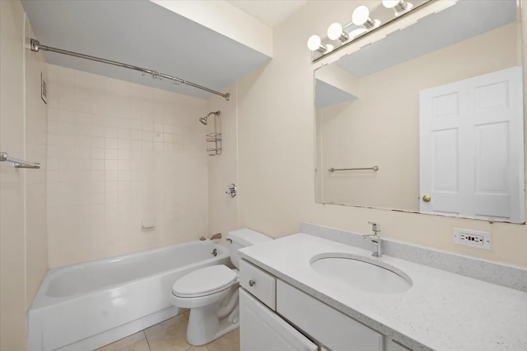 3 bed, 2 bath apartment for rent at 77 Pond Ave Unit 1402, Brookline — photo 8 of 23