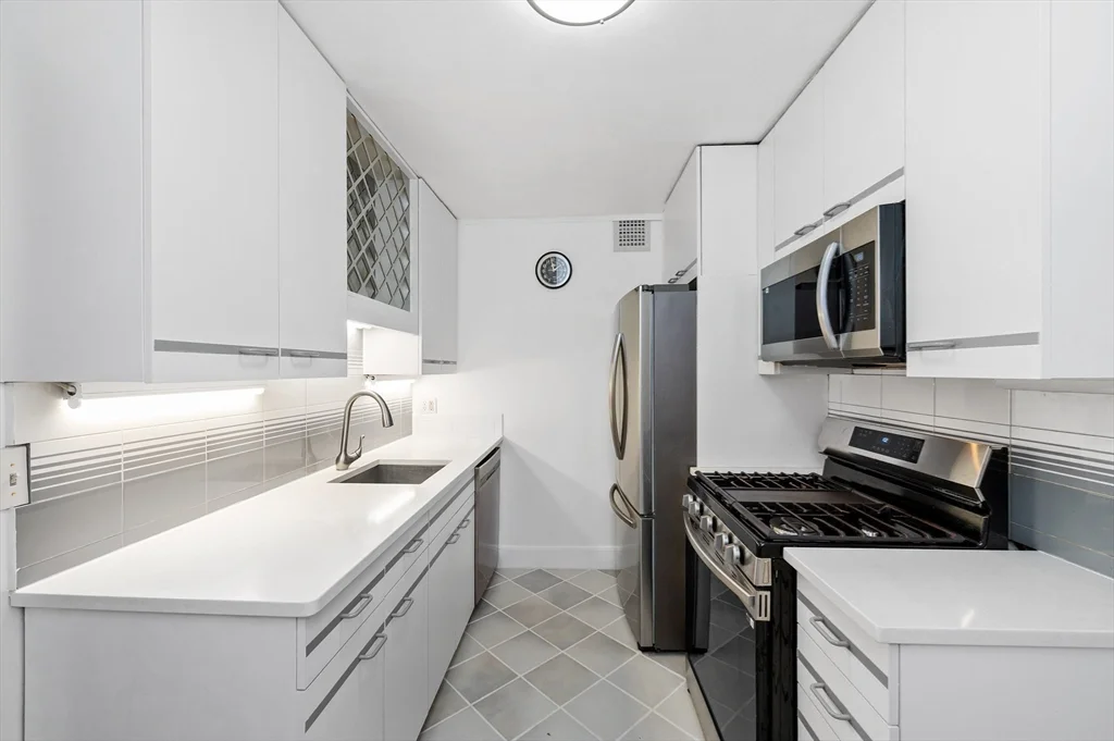 2 bed, 2 bath apartment for rent at 77 Pond Ave Unit 401, Coolidge Corner — photo 3 of 17