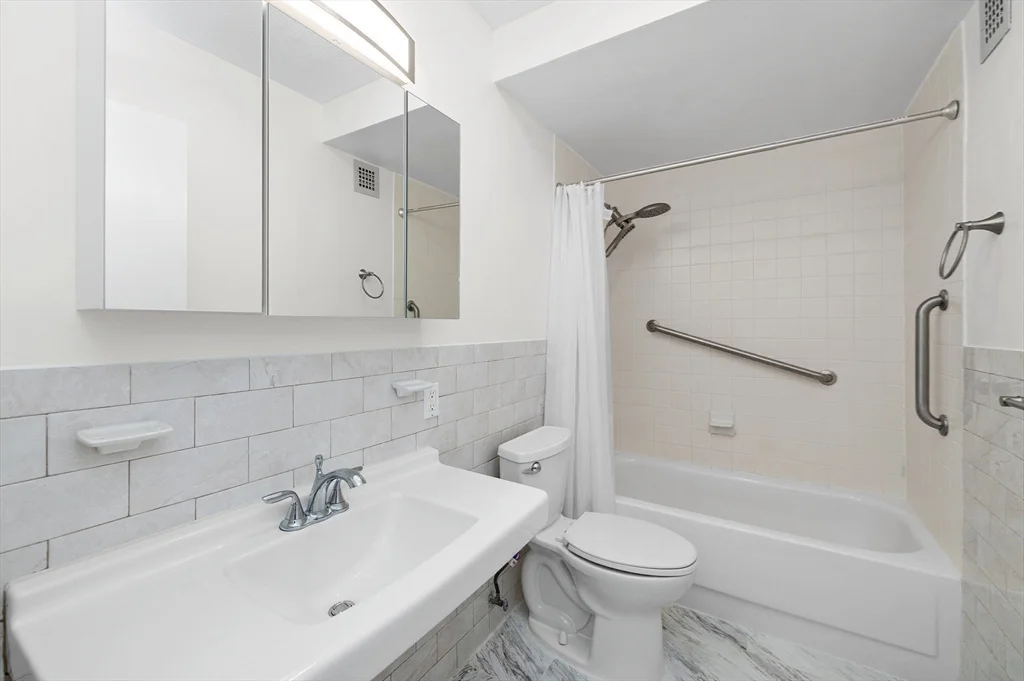 2 bed, 2 bath apartment for rent at 77 Pond Ave Unit 401, Coolidge Corner — photo 9 of 17