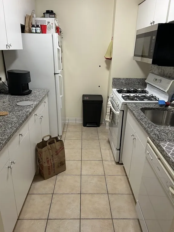1 bed, 1 bath apartment for rent at 77 Pond Ave Unit 407, Brookline Village — photo 3 of 15