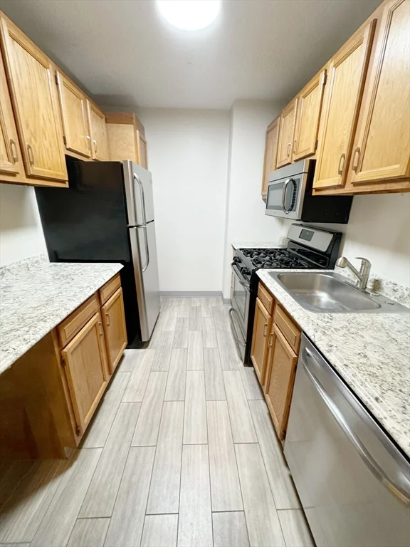 1 bed, 1 bath apartment for rent at 77 Pond Ave Unit 507, Brookline — photo 6 of 15