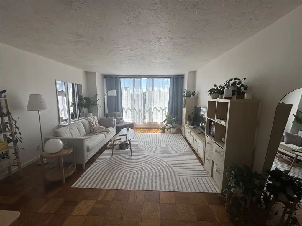 1 bed, 1 bath apartment for rent at 77 Pond Ave Unit 808, Coolidge Corner — photo 2 of 16