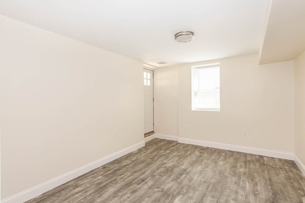 5 bed, 4+ bath apartment for rent at 77 Rock Glen, Medford — photo 25 of 33