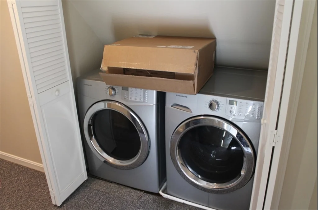 2 bed, 1 bath apartment for rent at 77 Shirley St Unit YEAR ROUND, South Westport — photo 11 of 14