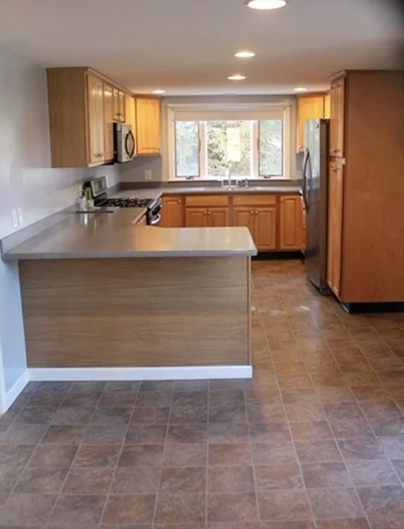 2 bed, 1 bath apartment for rent at 77 Shirley St Unit YEAR ROUND, South Westport — photo 2 of 14