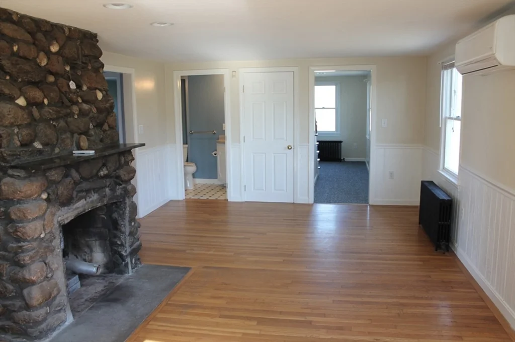 2 bed, 1 bath apartment for rent at 77 Shirley St Unit YEARLY, South Westport — photo 5 of 14