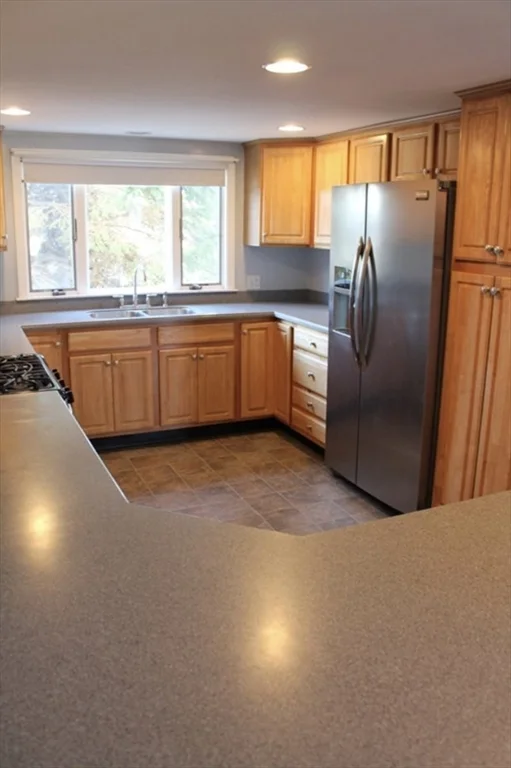 2 bed, 1 bath apartment for rent at 77 Shirley St Unit YEARLY, South Westport — photo 3 of 14