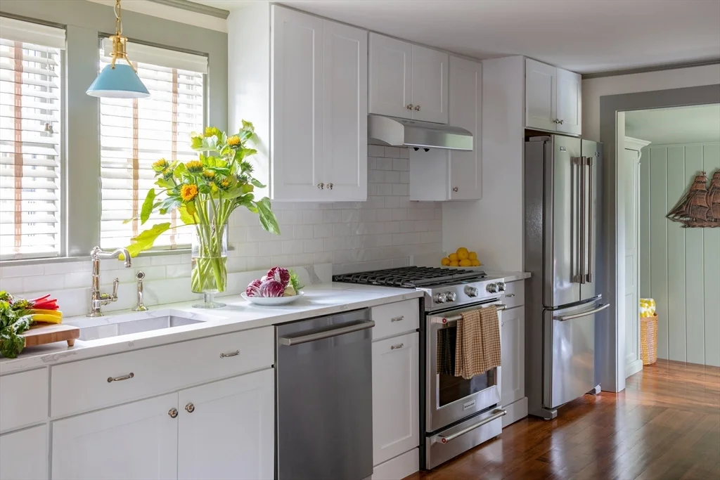 6 bed, 4+ bath apartment for rent at 77 Sparks Ave, Nantucket — photo 3 of 30