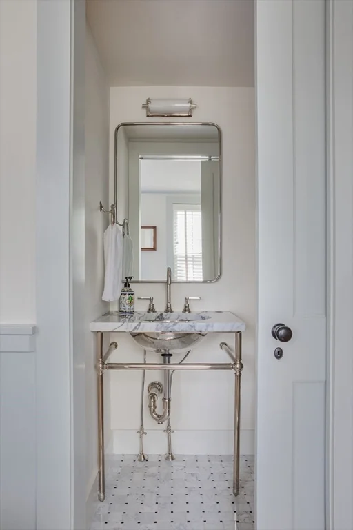 6 bed, 4+ bath apartment for rent at 77 Sparks Ave, Nantucket — photo 18 of 30