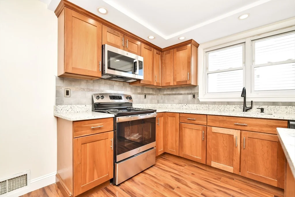 3 bed, 1 bath apartment for rent at 77 Swan St Unit 2, Everett — photo 2 of 27