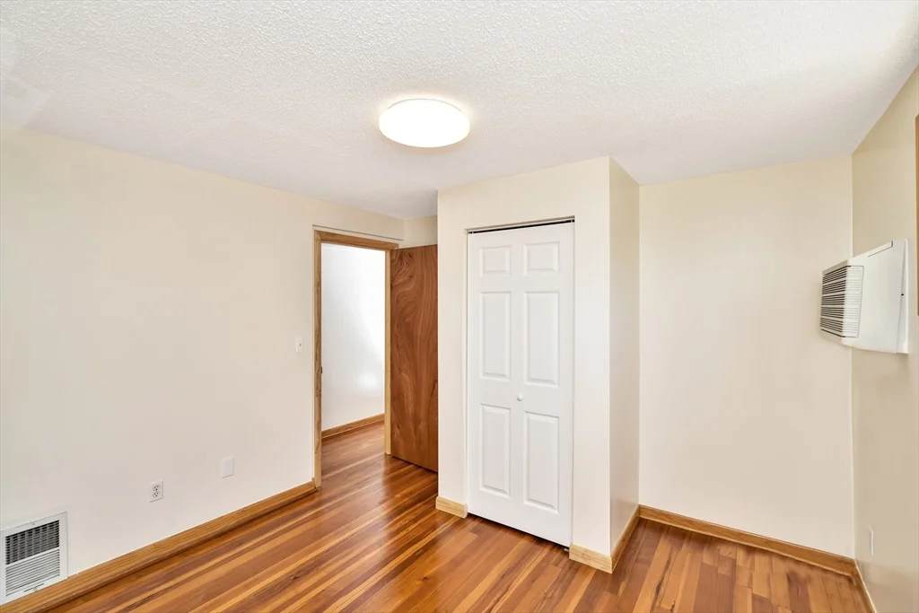 3 bed, 1 bath apartment for rent at 77 Swan St Unit 2, Everett — photo 4 of 27