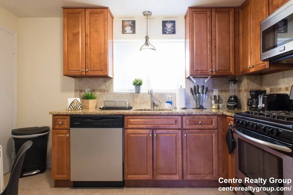 2 bed, 1 bath apartment for rent at 77 Thingvalla Ave Unit ., Belmont — photo 3 of 10