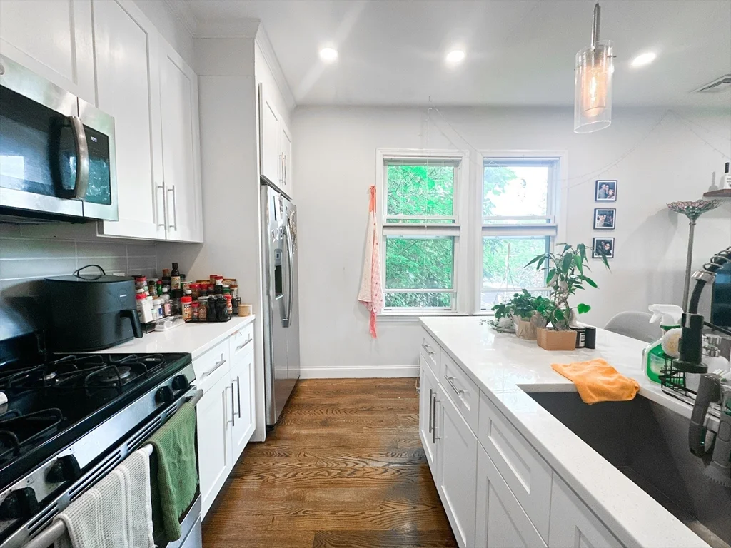 3 bed, 2 bath apartment for rent at 77 Torrey St Unit 2, Dorchester — photo 3 of 20