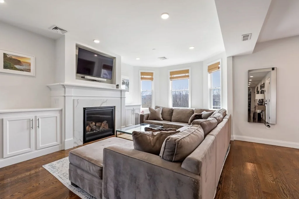 3 bed, 2 bath apartment for rent at 77 Torrey St Unit 3, Dorchester — photo 1 of 23