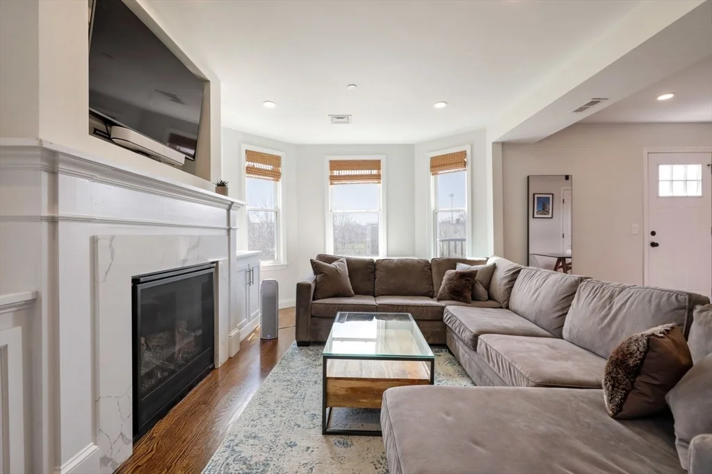 3 bed, 2 bath apartment for rent at 77 Torrey St Unit 3, Dorchester — photo 2 of 23