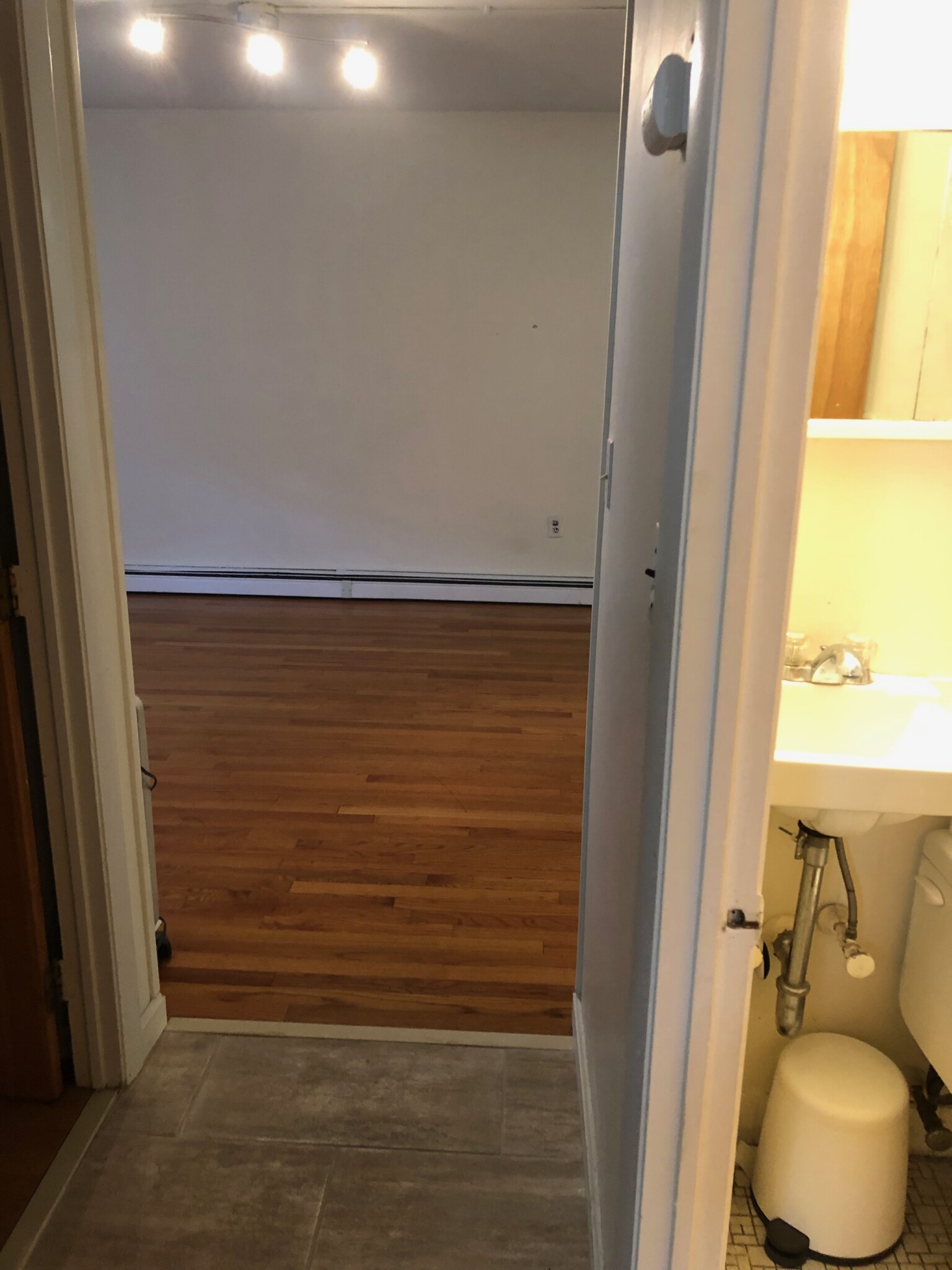 1 bed, 1 bath apartment for rent at 77 Trowbridge St Unit 11, Mid-Cambridge — photo 15 of 16
