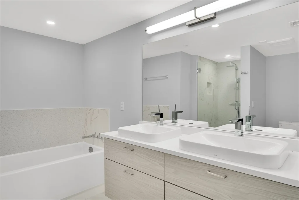 3 bed, 3 bath apartment for rent at 771-781 Harrison Unit PH-7, South End — photo 17 of 24