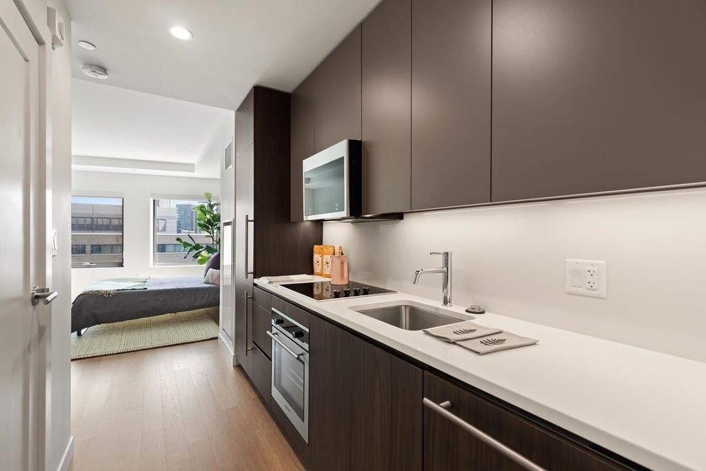 Studio bed, 1 bath apartment for rent at 771 Beacon St Unit 2-703, Fenway — photo 3 of 12