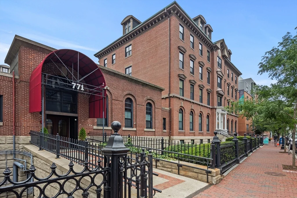 1 bed, 1 bath apartment for rent at 771 Harrison Ave Unit 202, South End — photo 1 of 22