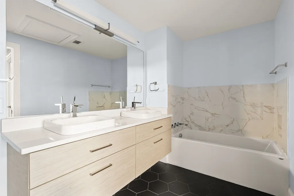 3 bed, 2 bath apartment for rent at 771 Harrison Ave Unit 206, South End — photo 8 of 22