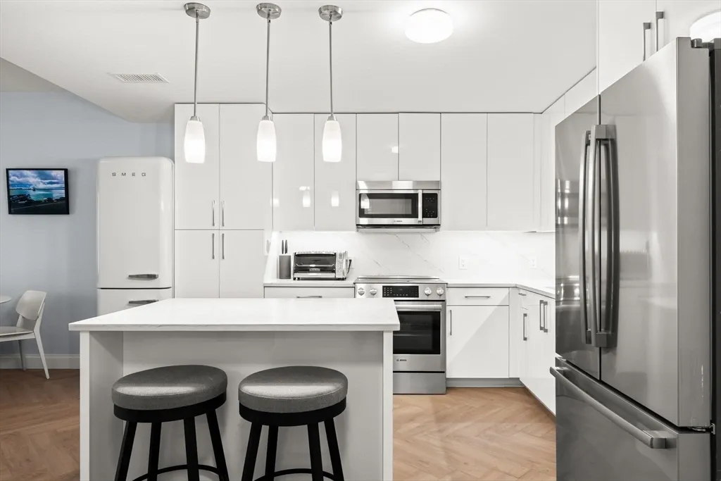 3 bed, 2 bath apartment for rent at 771 Harrison Ave Unit 206, South End — photo 2 of 22
