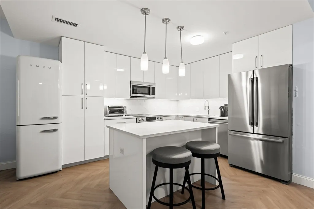 3 bed, 2 bath apartment for rent at 771 Harrison Ave Unit 206, South End — photo 1 of 22