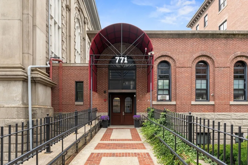 3 bed, 2 bath apartment for rent at 771 Harrison Ave Unit 206, South End — photo 21 of 22