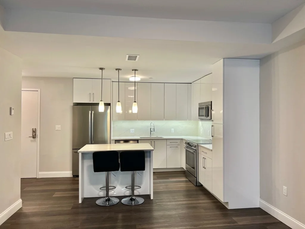 1 bed, 1.5 bath apartment for rent at 771 Harrison Ave Unit 401, South End — photo 2 of 22