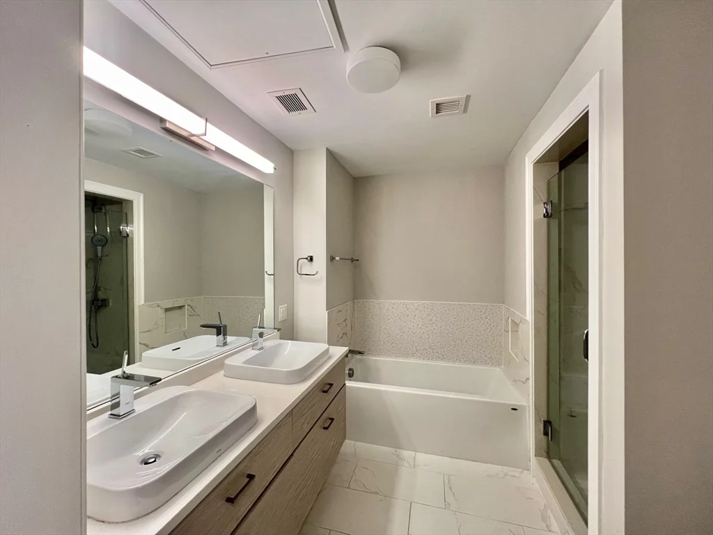 1 bed, 1.5 bath apartment for rent at 771 Harrison Ave Unit 401, South End — photo 10 of 22