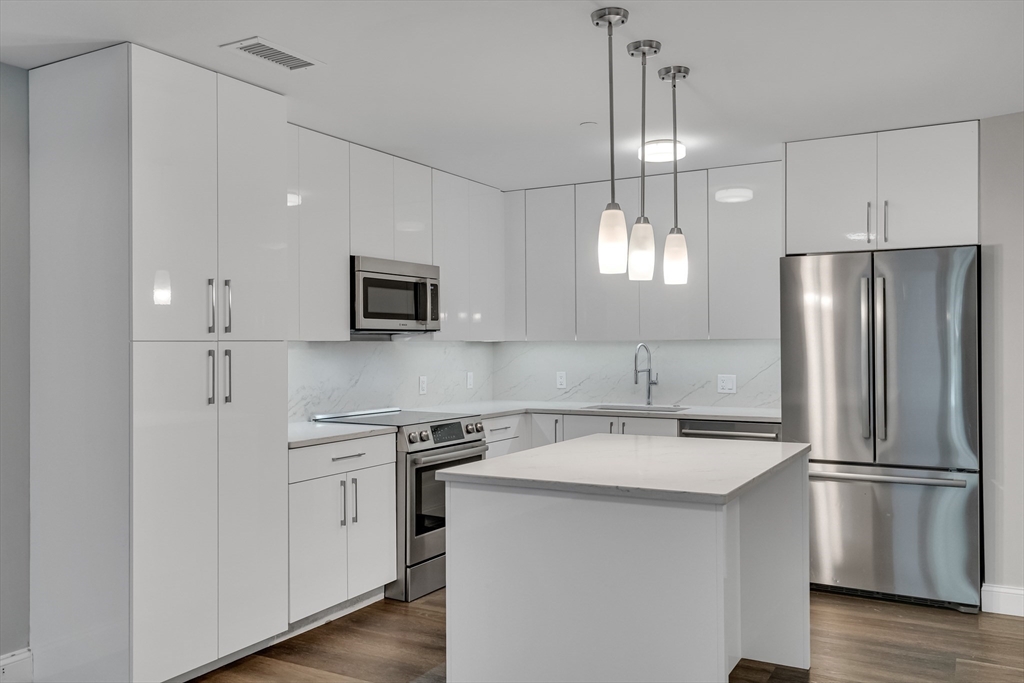 3 bed, 2 bath apartment for rent at 771 Harrison Ave Unit 406, South End — photo 5 of 29