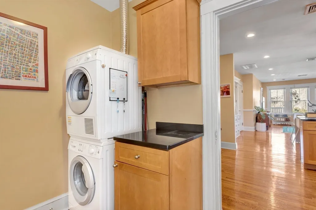 1 bed, 1 bath apartment for rent at 772 Centre St Unit 4, Jamaica Plain — photo 4 of 9