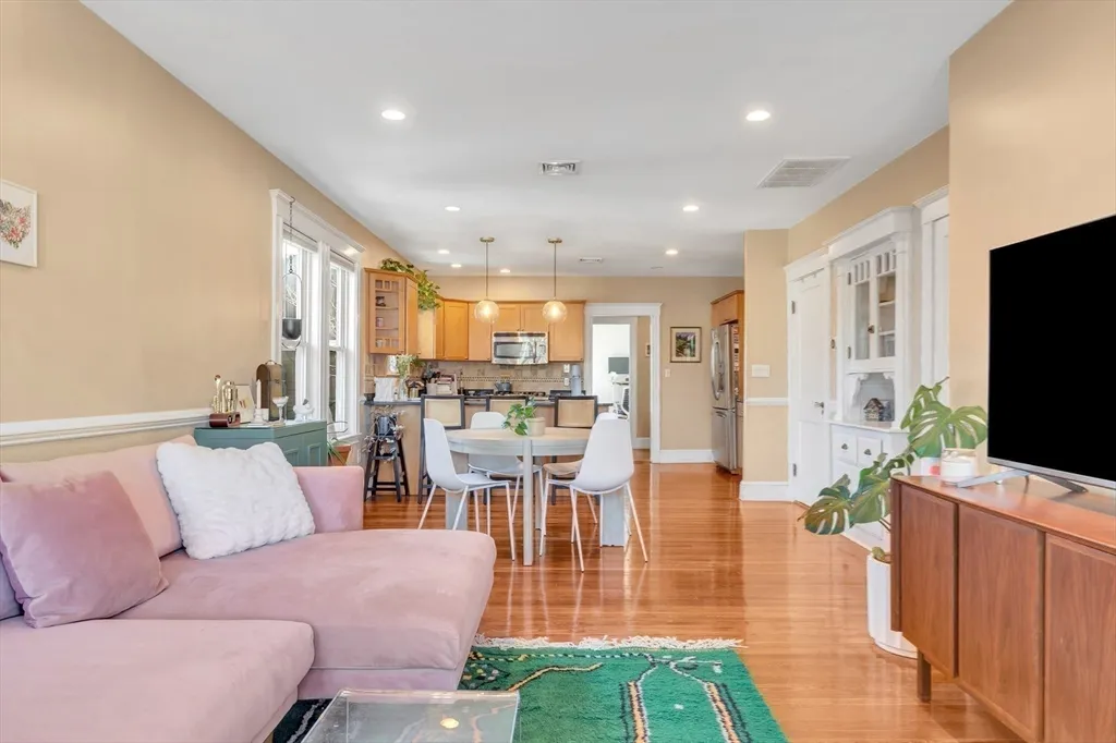 1 bed, 1 bath apartment for rent at 772 Centre St Unit 4, Jamaica Plain — photo 3 of 9