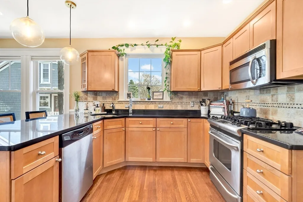 1 bed, 1 bath apartment for rent at 772 Centre St Unit 4, Jamaica Plain — photo 1 of 9