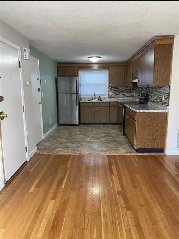 2 bed, 1 bath apartment for rent at 775 Lagrange Unit 3, West Roxbury — photo 2 of 9