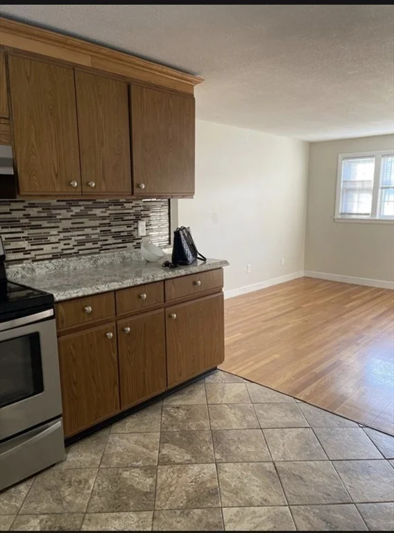 2 bed, 1 bath apartment for rent at 775 Lagrange Unit 3, West Roxbury — photo 3 of 9