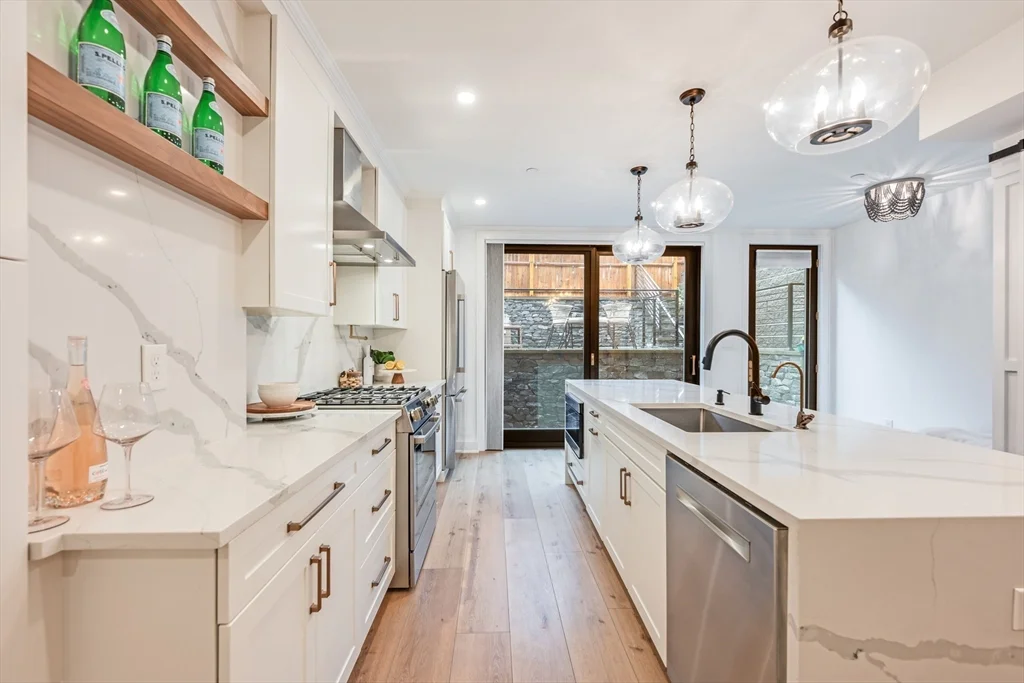 2 bed, 2 bath apartment for rent at 776 E 6th St Unit 1, South Boston — photo 6 of 29