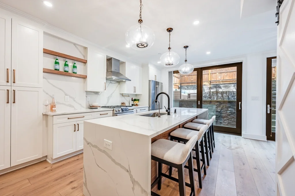 2 bed, 2 bath apartment for rent at 776 E 6th St Unit 1, South Boston — photo 3 of 29