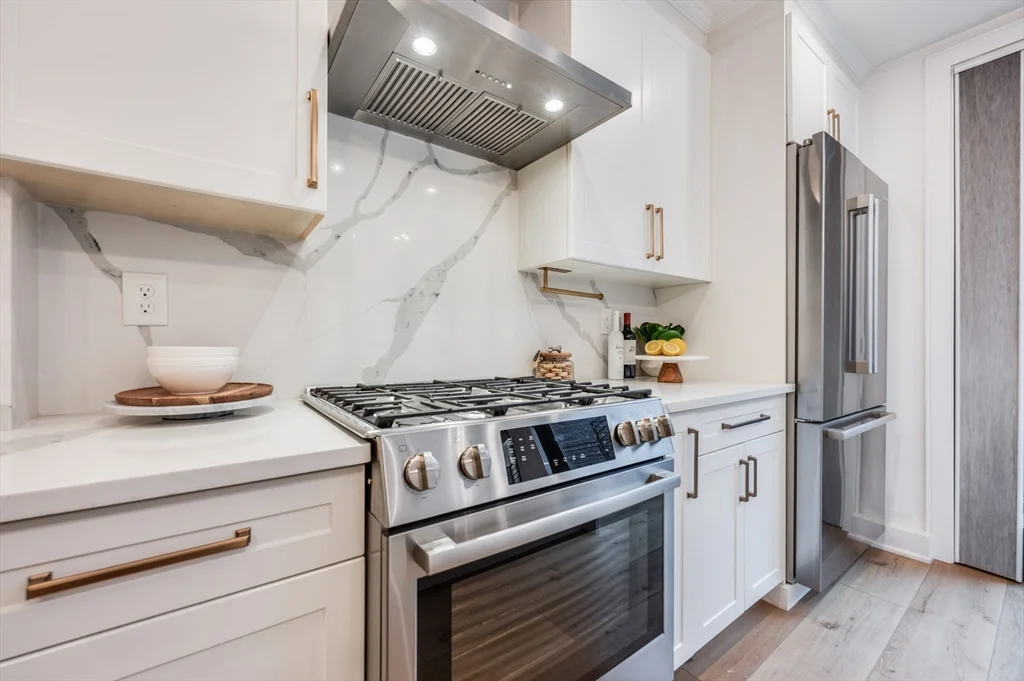 2 bed, 2 bath apartment for rent at 776 E 6th St Unit 1, South Boston — photo 5 of 29