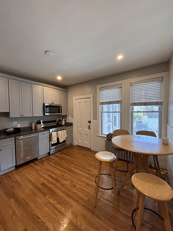 3 bed, 2 bath apartment for rent at 777 E 4th Unit 1, South Boston — photo 4 of 14