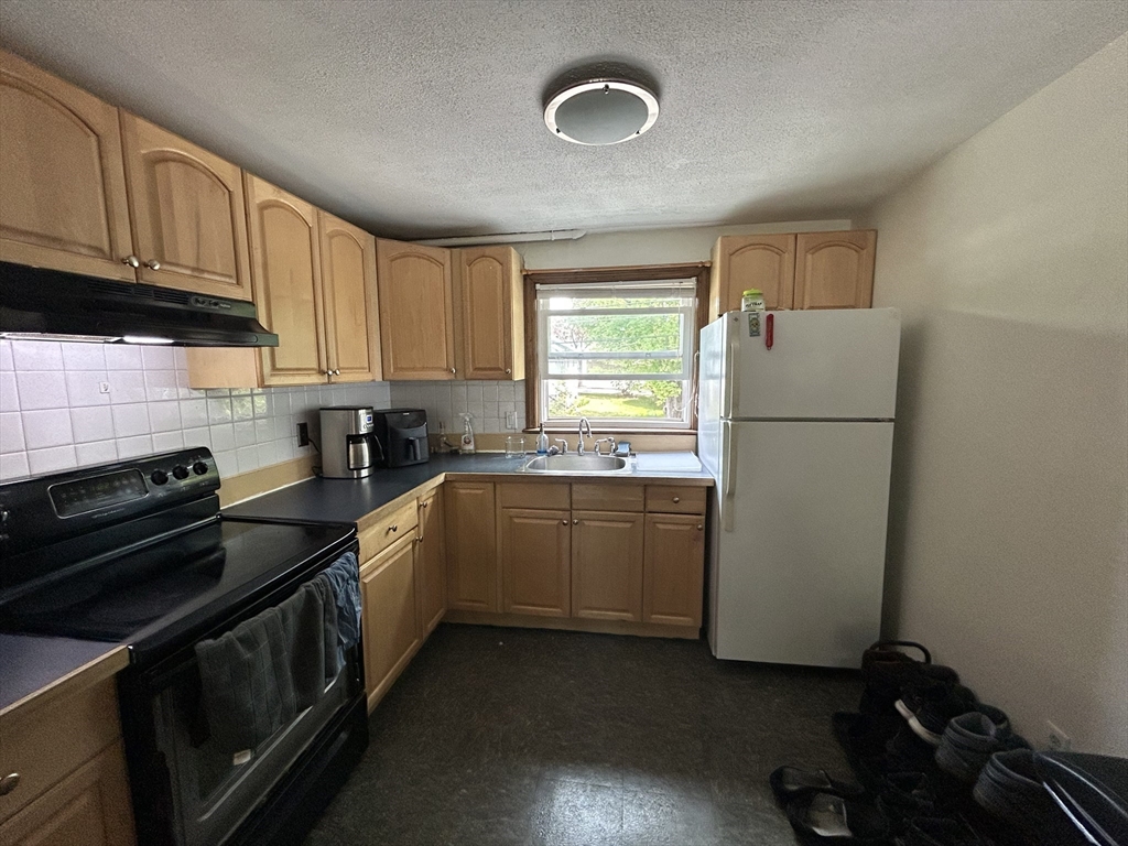 2 bed, 1 bath apartment for rent at 777 Lagrange St Unit 4, West Roxbury — photo 9 of 11