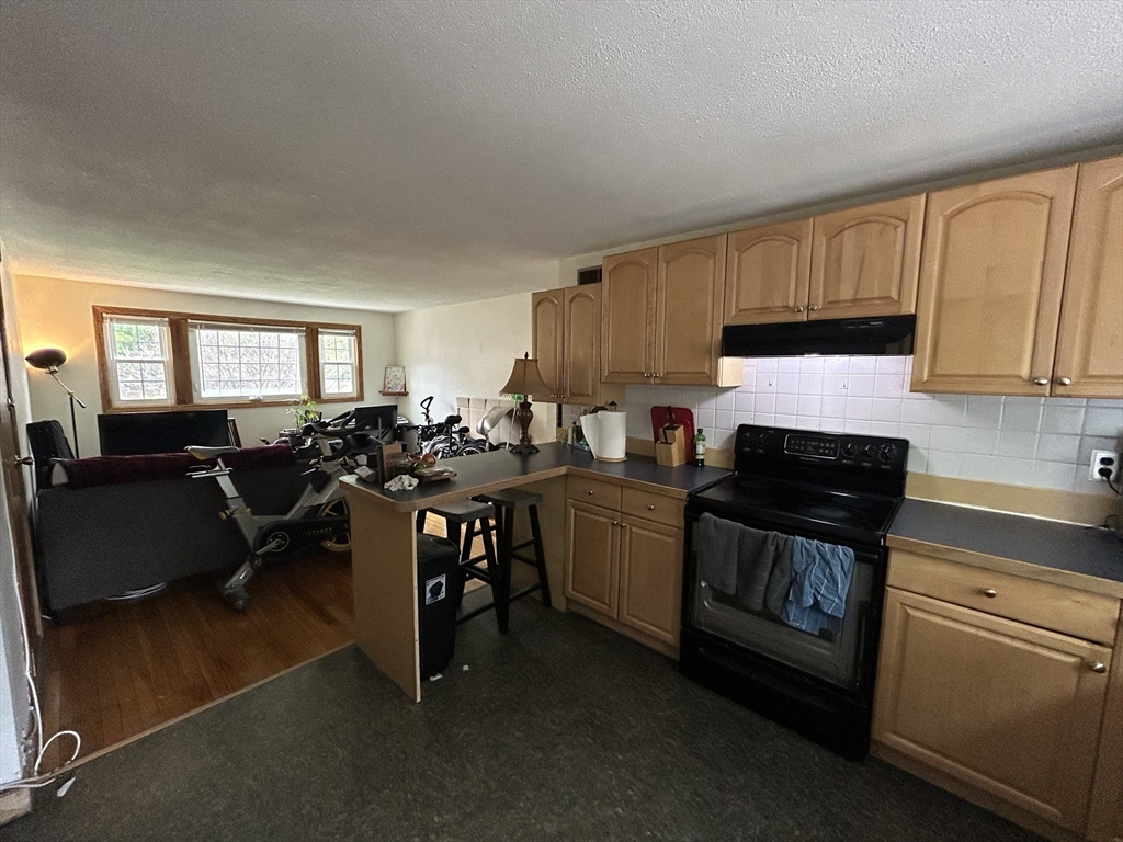 2 bed, 1 bath apartment for rent at 777 Lagrange St Unit 4, West Roxbury — photo 7 of 11