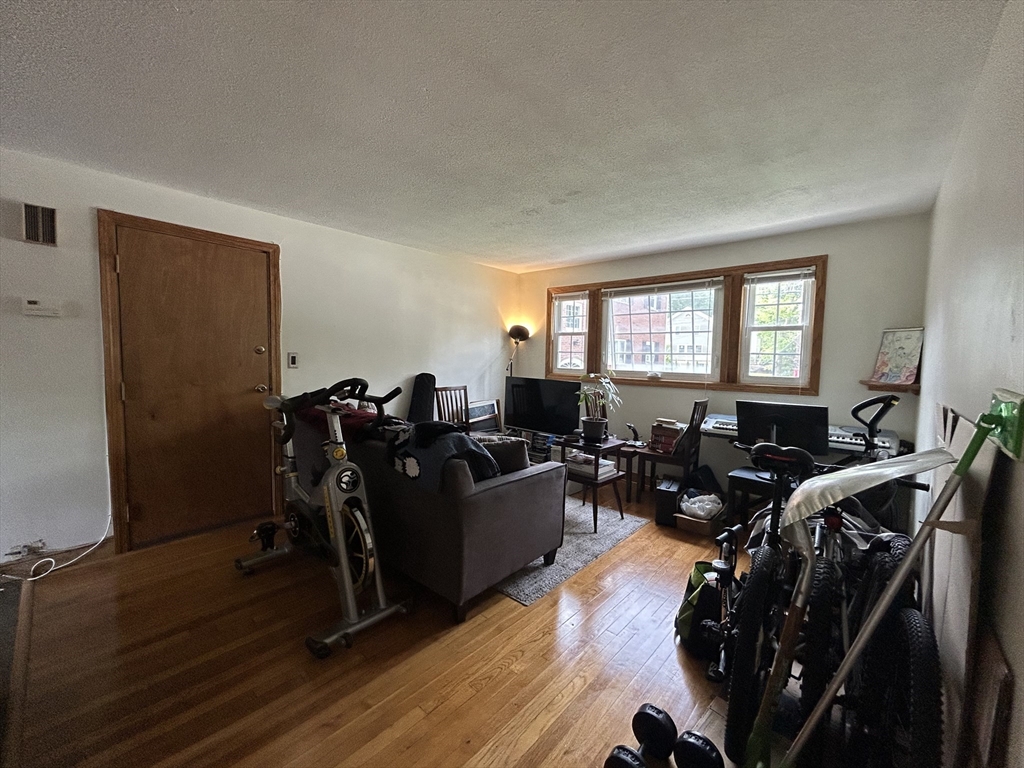 2 bed, 1 bath apartment for rent at 777 Lagrange St Unit 4, West Roxbury — photo 4 of 11