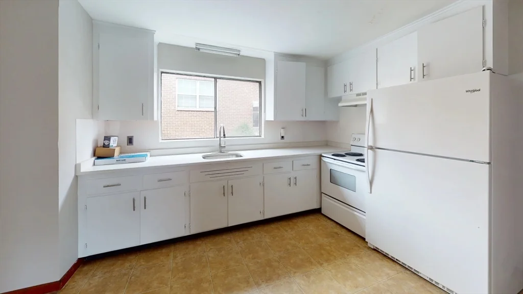 2 bed, 1 bath apartment for rent at 78-80 Harvard St Unit 3, Waltham