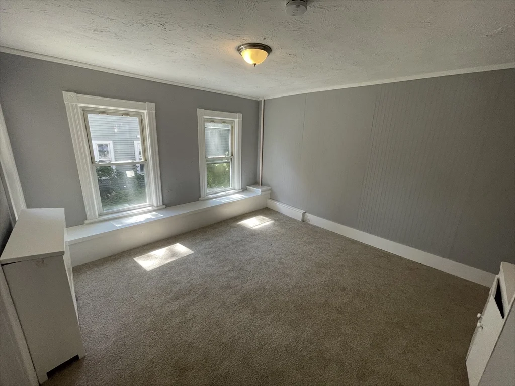 4 bed, 1 bath apartment for rent at 78 Birch St Unit 1, Worcester — photo 5 of 11